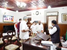 Shri Sudin Dhavalikar, MLA, Madkai, Shri Pandurang Dhavalikar, President, Maharashtrawadi Gomantak Party alongwith others called on Hon'ble Governor at Raj Bhavan