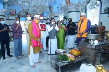 Hon'ble Governor and First Lady Smt. Rita Sreedharan visited Shree Mangesh temple at Mangeshi