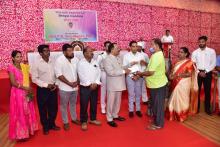 Hon'ble Governor interacted with Sarpanch and Members of Betki-Khandola, Verem-Vaghurme, Volvoi, Querim, Tivrem-Orgaon, Bhoma-Adoln and Veling Priiol in a function organised at Betki-Khandola Panchayat and disbursed financial aid to Dialysis patients