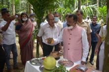  Hon'ble Governor felicitated Shri Pandurang Patil and two farmers and interacted with farmers under Agriculture Technology Management Agency organised by Directorate of Agriculture at Farm of Shri Pandurang Patil, Rivona.