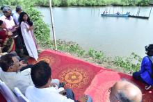 Hon'ble Governor visited Marine Farming site (Harvesting of Mussels) at Madkai, an adopted village under Unnat Bharat Abhiyan by Goa University