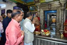 Hon'ble Governor visited Shree Kamaxi temple, Shiroda and offered prayers