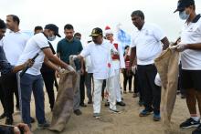 Hon'ble Governor participated in the 'Swachh Sagar Surakshit Sagar'  Beach Cleanup drive organised by National Centre for Polar & Ocean Research & other Stakeholders on the occasion of Birthday of Hon'ble Prime Minister Shri Narendra Modi at Miramar