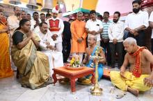 Hon'ble Governor alongwith First Lady offered prayers at Shree Shantadurga temple, Dhargal