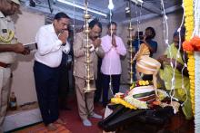 HON'BLE GOVERNOR VISITED SHREE SAPTAKOTESHWAR TEMPLE FOR PRAYERS AND DARSHAN.