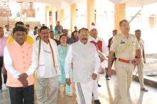 HON'BLE GOVERNOR VISITED JEEVOTTAM MATH AND PERFORMED POOJA OF ANCIENT TREE AND UNDERSTAND THE HISTORY AND OTHER DETAILS OF THE TREE.