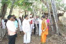 HON'BLE GOVERNOR VISITED JEEVOTTAM MATH AND PERFORMED POOJA OF ANCIENT TREE AND UNDERSTAND THE HISTORY AND OTHER DETAILS OF THE TREE.