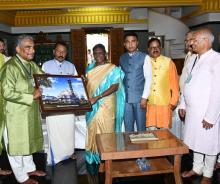 Hon'ble Governor visited Mahalasa Narayani Temple along with Hon'ble President of India