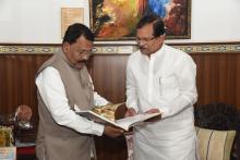 Shri Shripad Naik, Hon’ble Minister of State for Tourism, called on Hon’ble Governor at Raj Bhavan