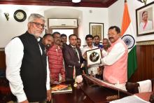 Press Information Bureau, Hyderabad delegates Dr. Manas, Shivacharan, Shri F M Saleem and others called on Hon'ble Governor at Raj Bhavan 