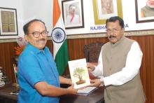 Shri. Laxmikant Parsekar, Former Chief Minister of Goa, called on Hon'ble Governor at Raj Bhavan