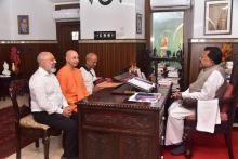 Swami Aryananda ,Secretary Ramakrishna Mission, Shri Dharmesh Kumar Joshi, Shri Ashish Sakordekar called on Hon'ble Governor at Raj Bhavan. 