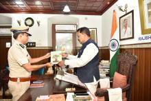 Shri. Alok Kumar, IPS, DGP, Goa Police Called On Hon'ble Governor At Raj Bhavan. 