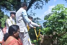 Hon’ble Governor, Hon’ble Chief Minister, First Lady Adv. (Smt.) Reetha Sreedharan and other Dignitaries Garlanded Baobag tree aged 500 years outside main gate of Raj Bhavan.